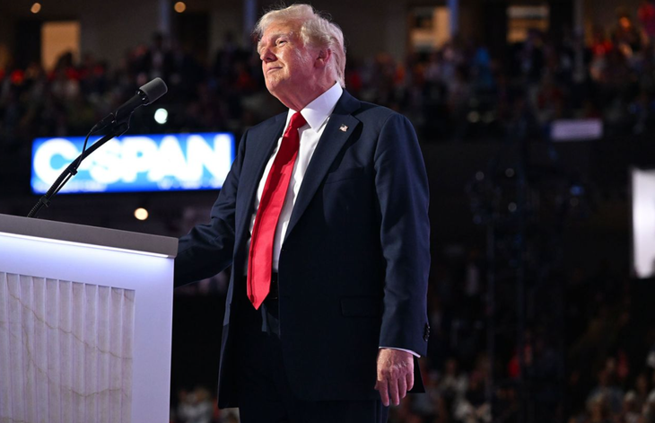Chính thức thành ứng viên tranh cử tổng thống, ông Trump nói nước Mỹ 'cần được giải cứu'- Ảnh 1. Cựu tổng thống Mỹ Donald Trump tại Đại hội toàn quốc Đảng Cộng hòa ngày 18-7 - Ảnh: CNN